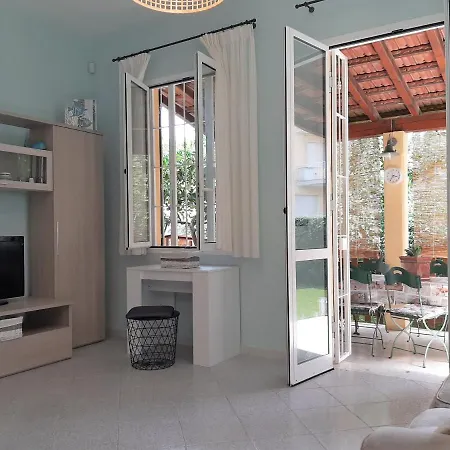 La Casetta Con Giardino A 30 M Dal Mare 산토바르톨로메오알마레