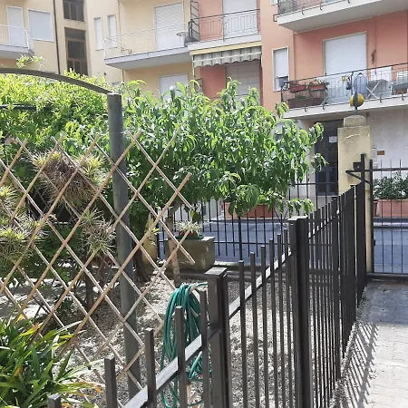 La Casetta Con Giardino A 30 M Dal Mare * San Bartolomeo Al Mare