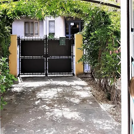 La Casetta Con Giardino A 30 M Dal Mare Villa San Bartolomeo Al Mare