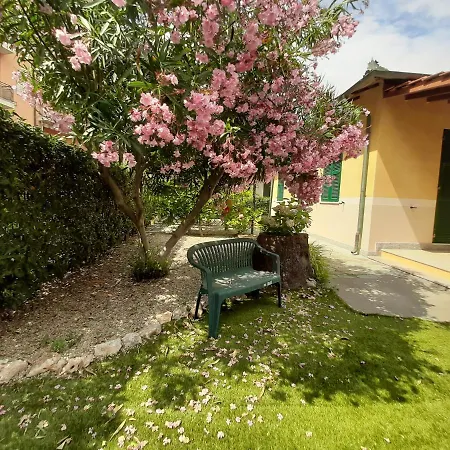La Casetta Con Giardino A 30 M Dal Mare Villa *