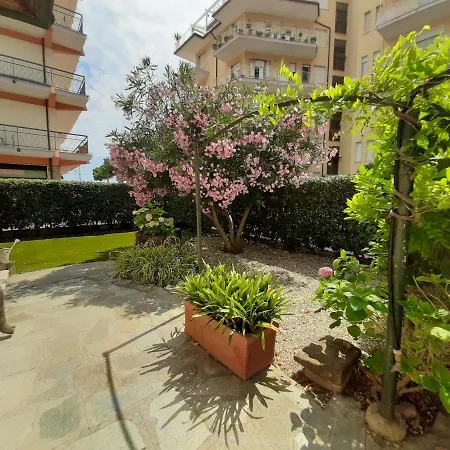 Villa La Casetta Con Giardino A 30 M Dal Mare San Bartolomeo Al Mare