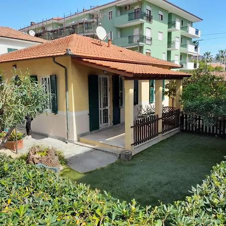 La Casetta Con Giardino A 30 M Dal Mare