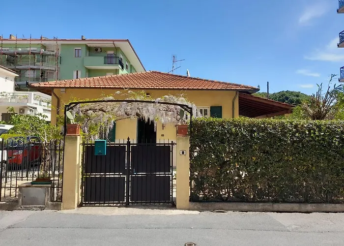 La Casetta Con Giardino A 30 M Dal Mare * San Bartolomeo Al Mare